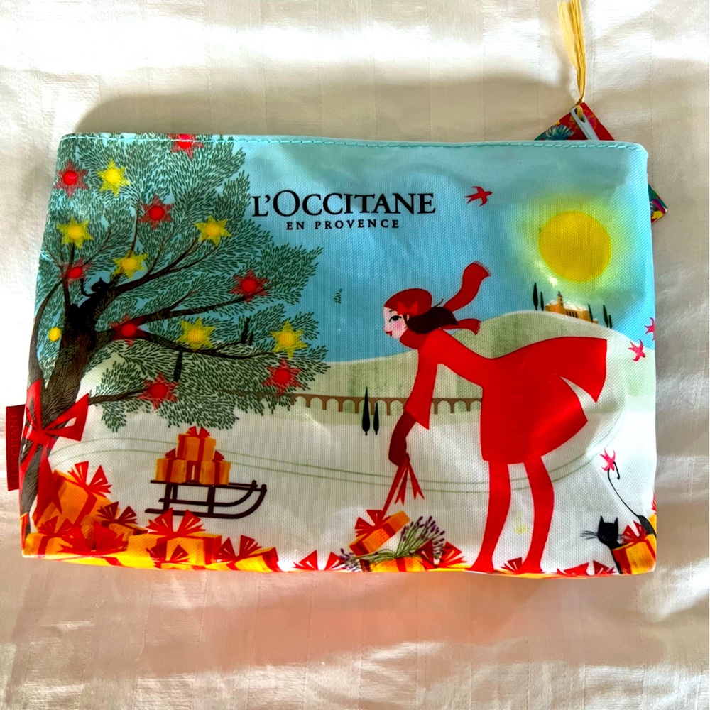 L’occitane make-up pouch brand new holiday addition